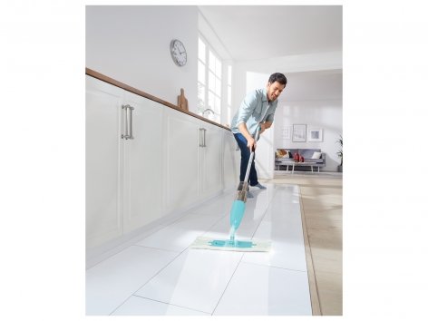 Balai serpillière avec vaporisateur