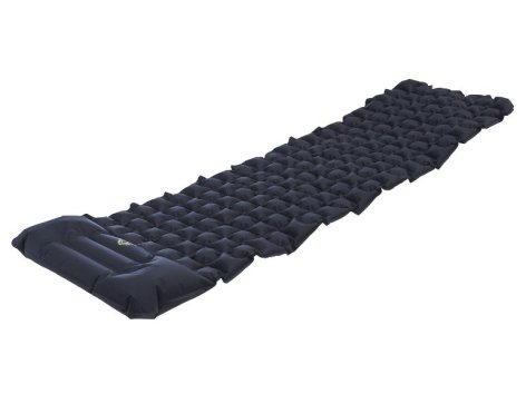 Tapis auto-gonflant ou tapis à cellules d'air avec coussin