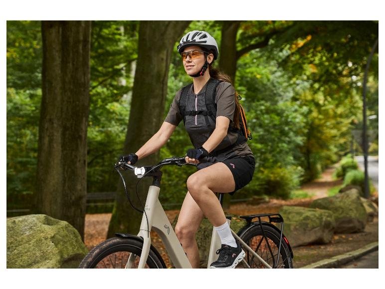 Casque de vélo avec feu arrière