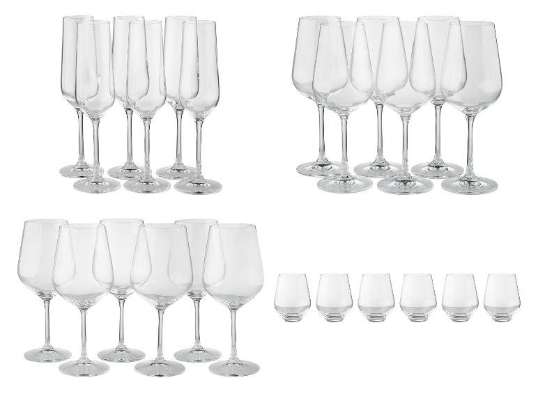 Verres à vin ou flûtes à champagne