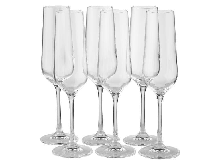Verres à vin ou flûtes à champagne