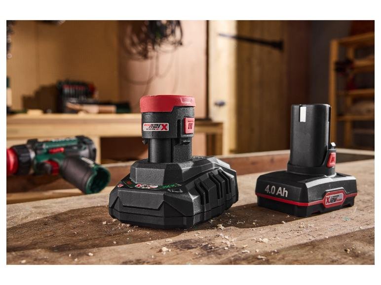 2 batteries + Chargeur, 2 et 4 Ah, 12 V