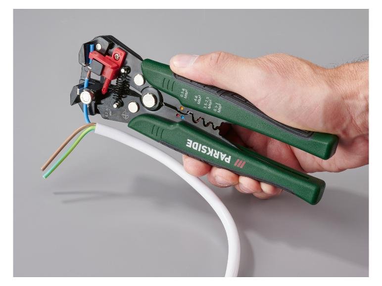 Coffret de pinces à dénuder et à sertir automatiques, 231 pièces.