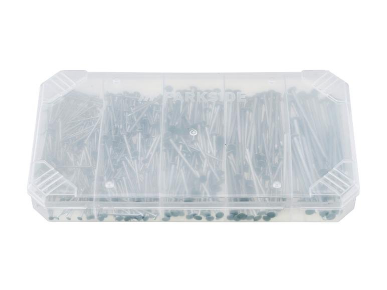 Assortiment d'écrous à oreilles ou de vis sans tête ou de goupilles fendues ou de clous