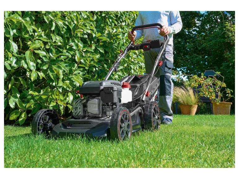 Tondeuse à gazon thermique »PPBRM 46 B2« avec batterie de démarreur électrique et chargeur.