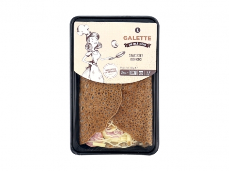 Galette de blé noir garnie aux saucisses et aux oignons